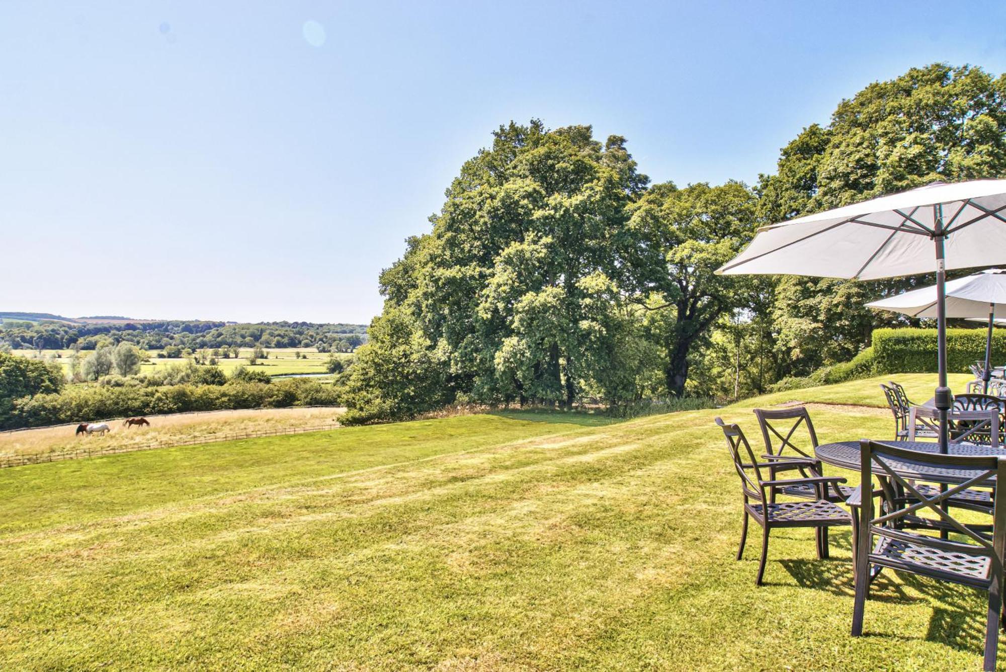 Alward House By Group Retreats Holiday home Salisbury
